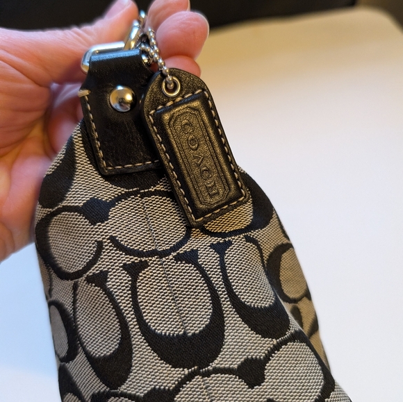 Coach Hampton Signature Mini In VGUC - Picture 10 of 13